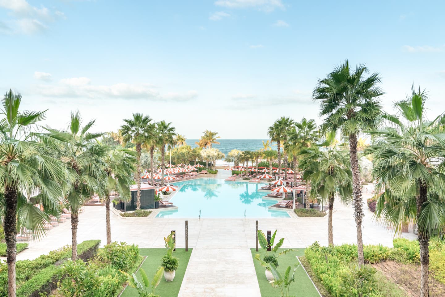 Pool mit Blick auf das Meer