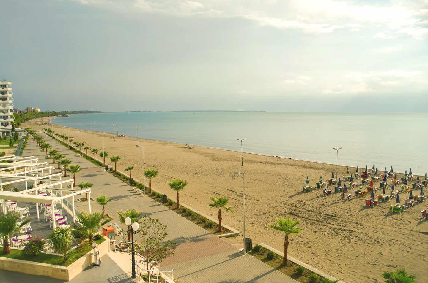 Panorama-Blick auf die Adriaküste von Albanien