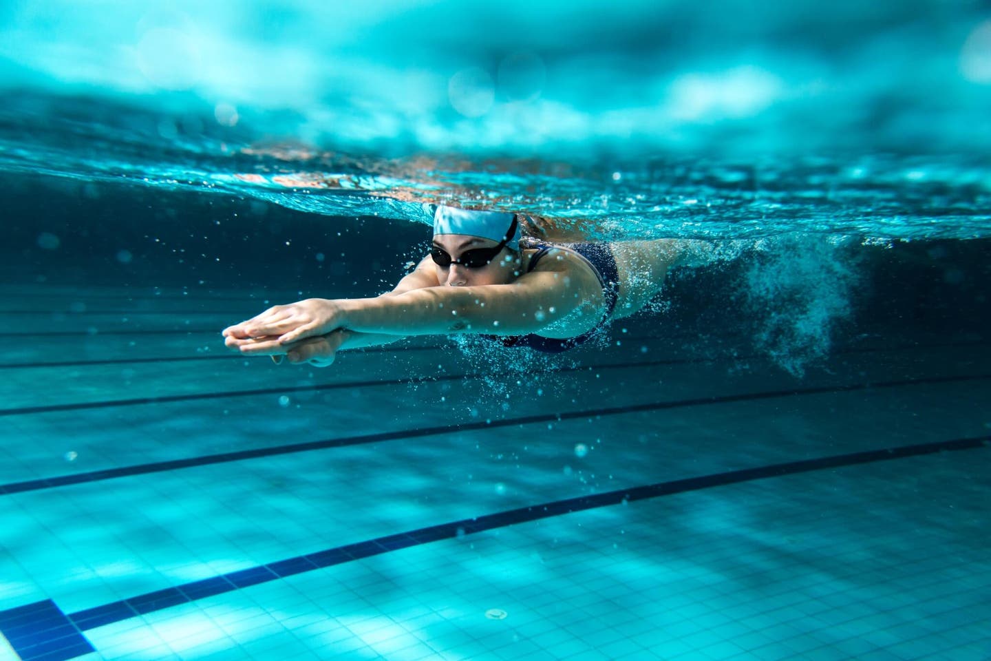 Tokio 1964. Schwimmerin am Tauchen bei einem Schwimm-Wettkampf