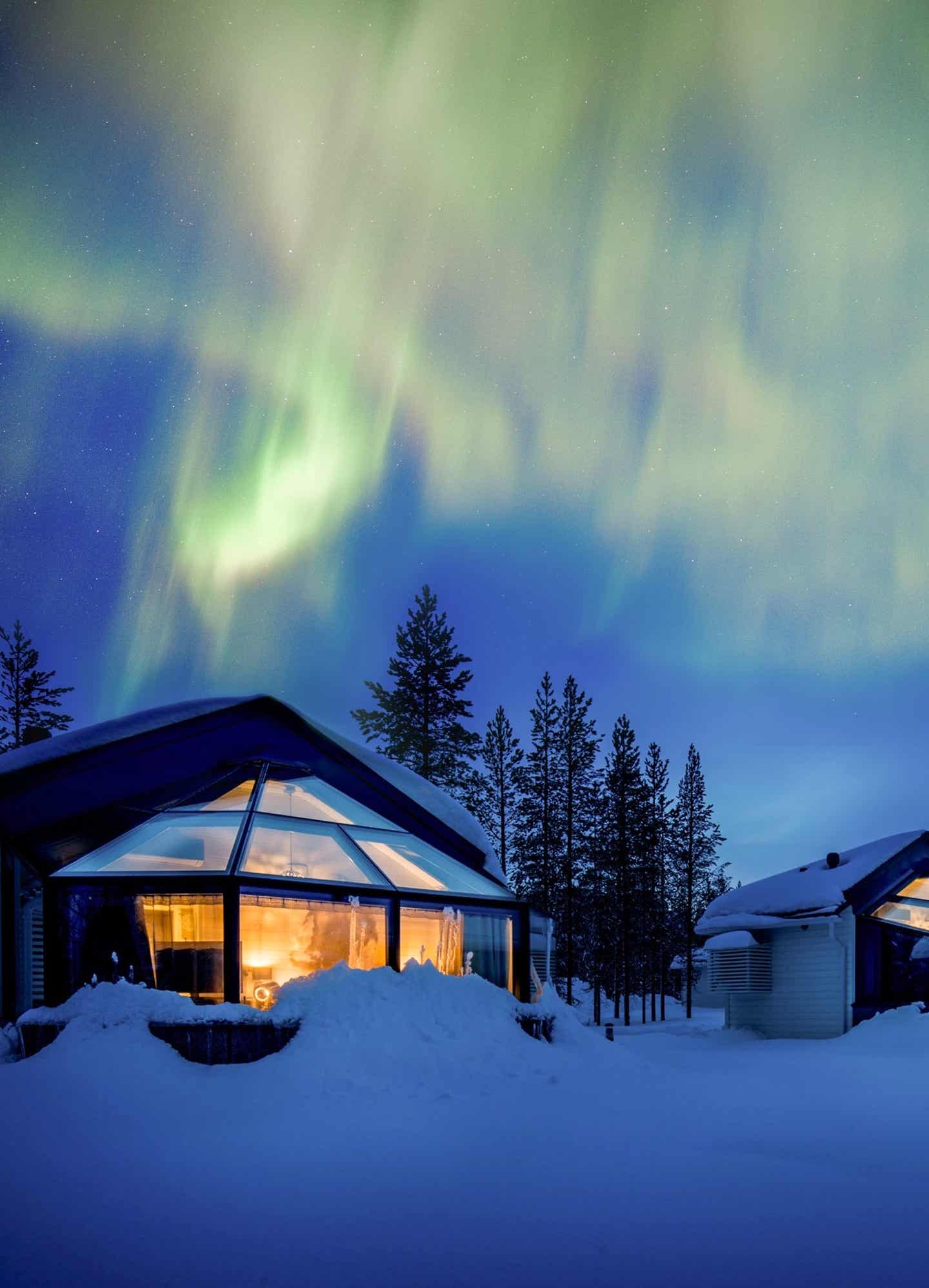 Polarlichter sehen: Chalet im Schnee