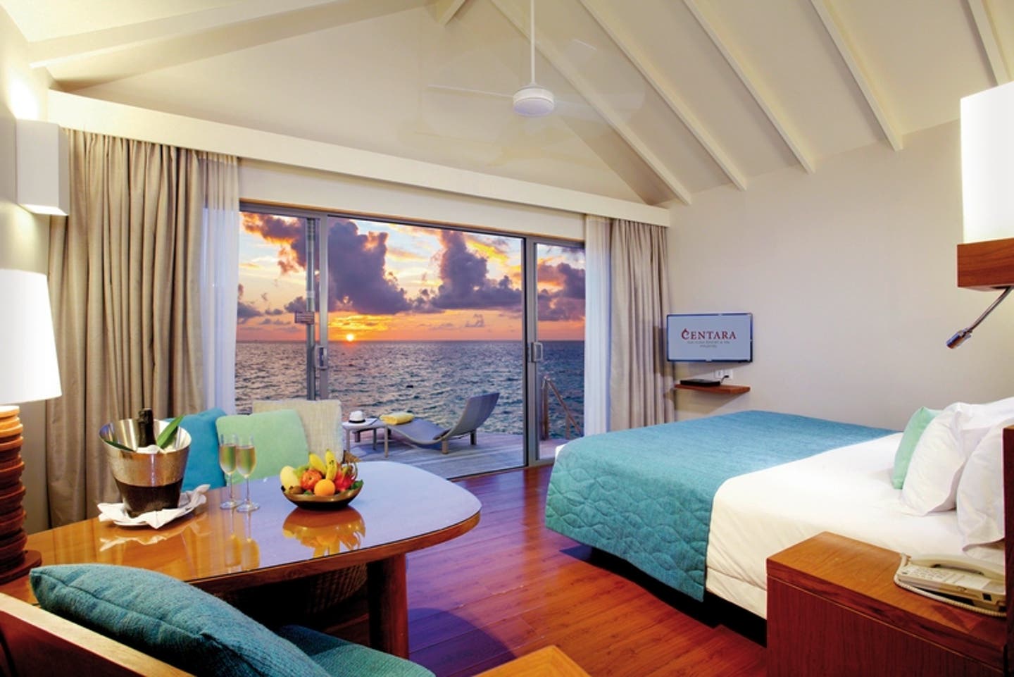 Wohnbeispiel Deluxe Sunset Overwater Villa