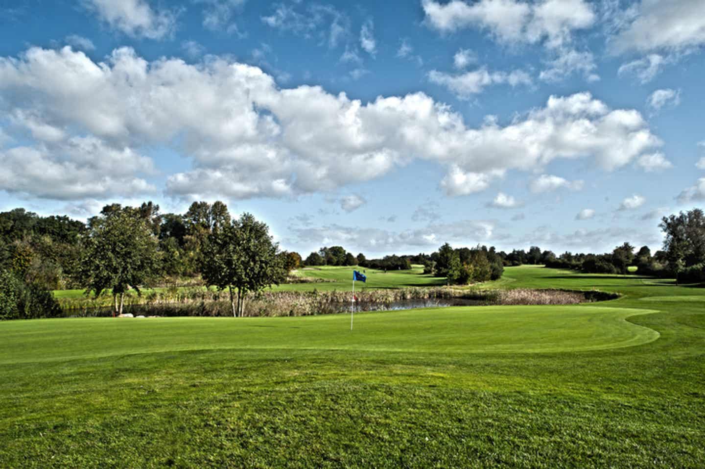 Wunderbar grüne Golfplätze an der Ostsee