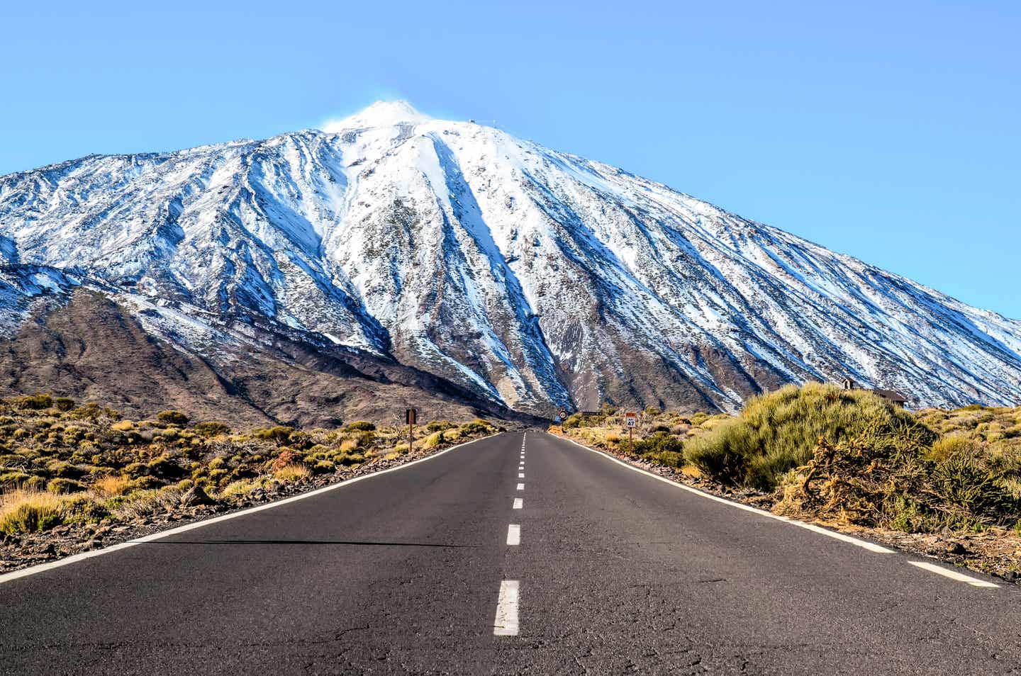 Straße zu Gebirgsformation: Unterwegs im Teide-Nationalpark