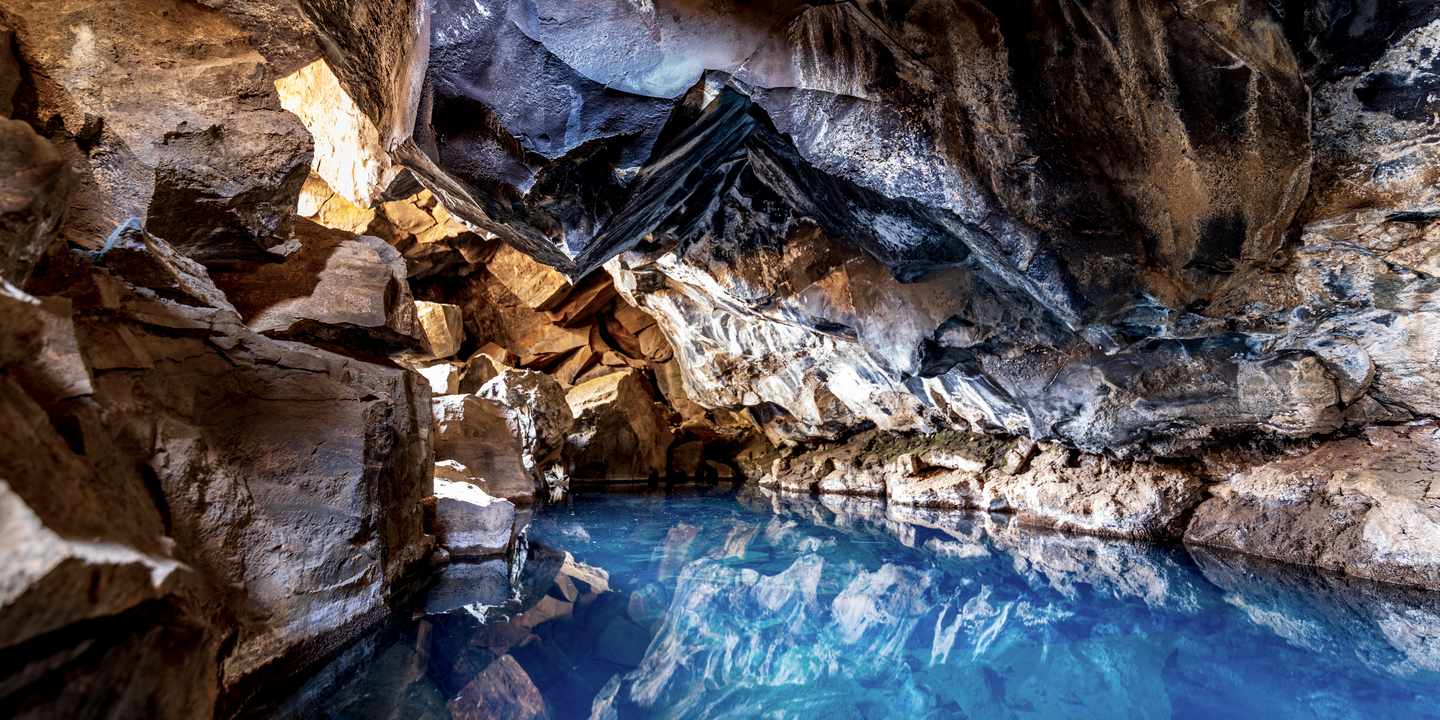 Die Grjótagjá Höhle auf Island ist ein „Game of Thrones“-Drehort mit mystischer Atmosphäre