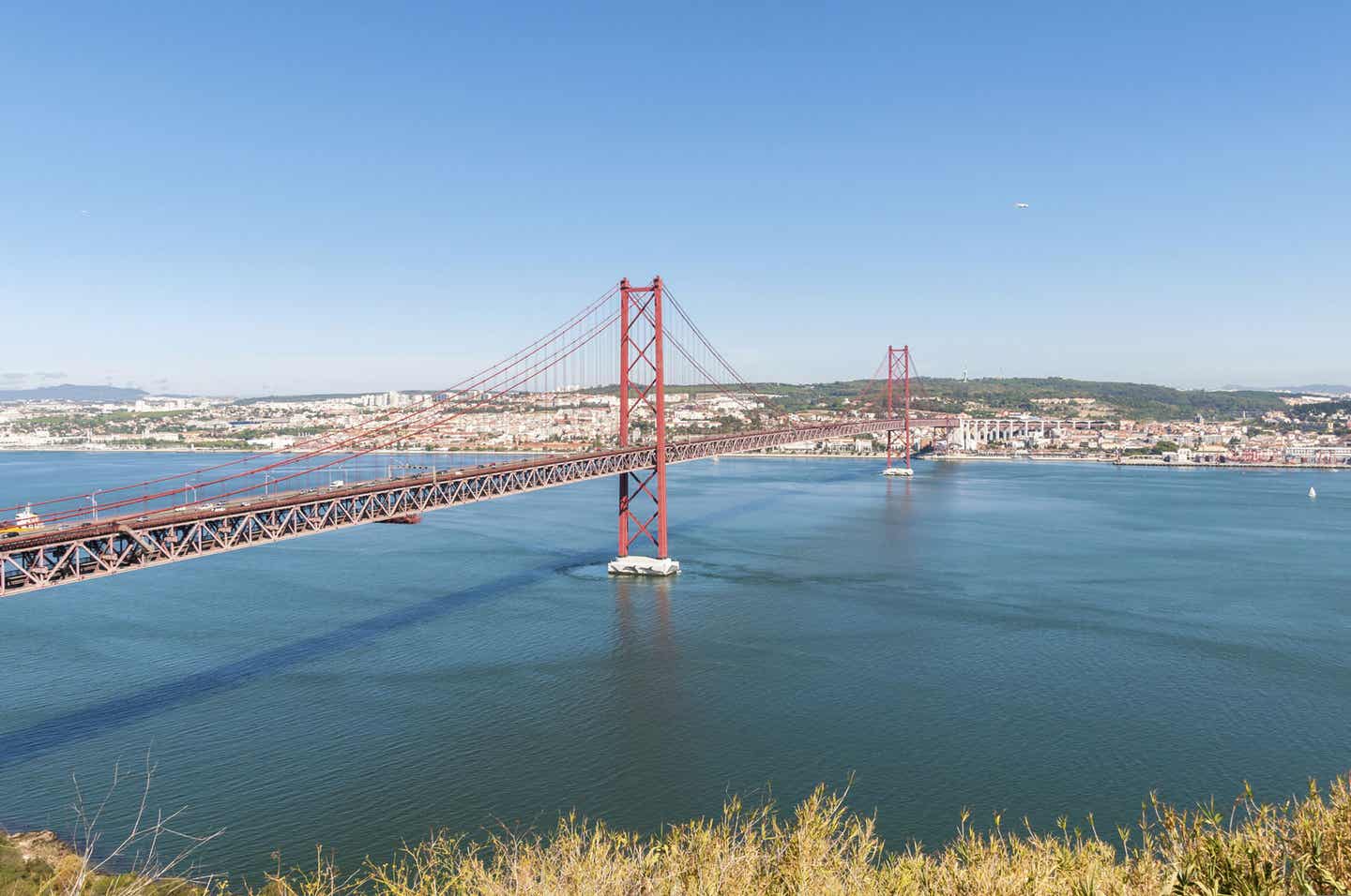 Lissabon Ponte 25 de Abril Blick auf die ikonische Brücke Ponte 25 de Abril