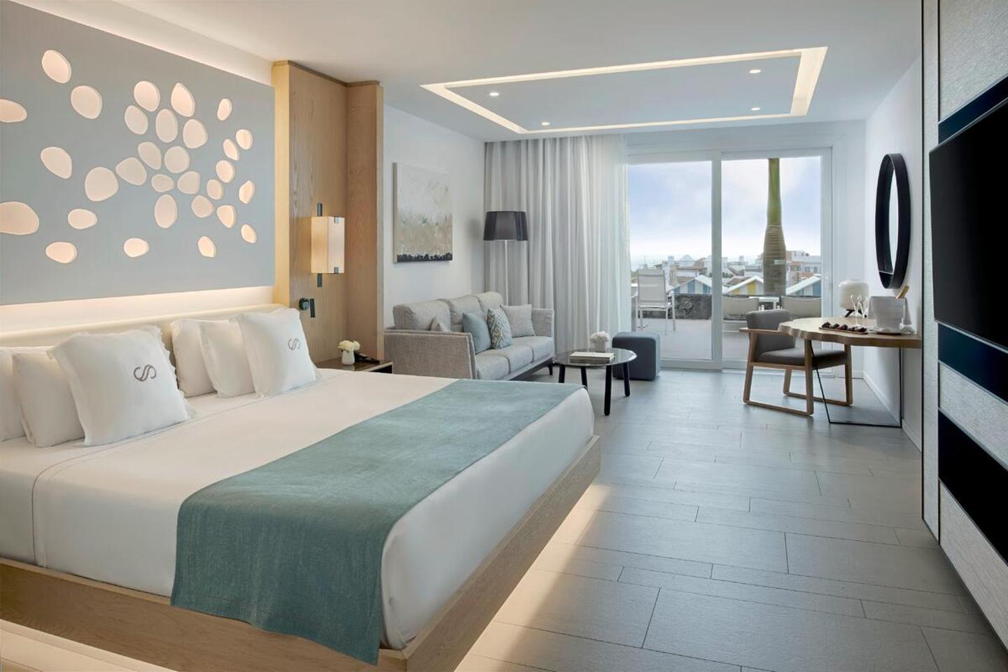 Wohnbeispiel Junior Suite Frontal Ocean View with Jacuzzi