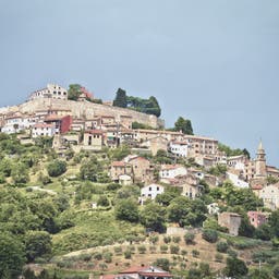 kroatien-istrien-blick auf motovun_g-576712046.jpg