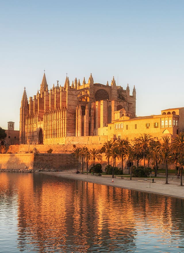 Palma de Mallorca Sehenswürdigkeiten Kathedrale de Santa Maria bei Sonnenaufgang