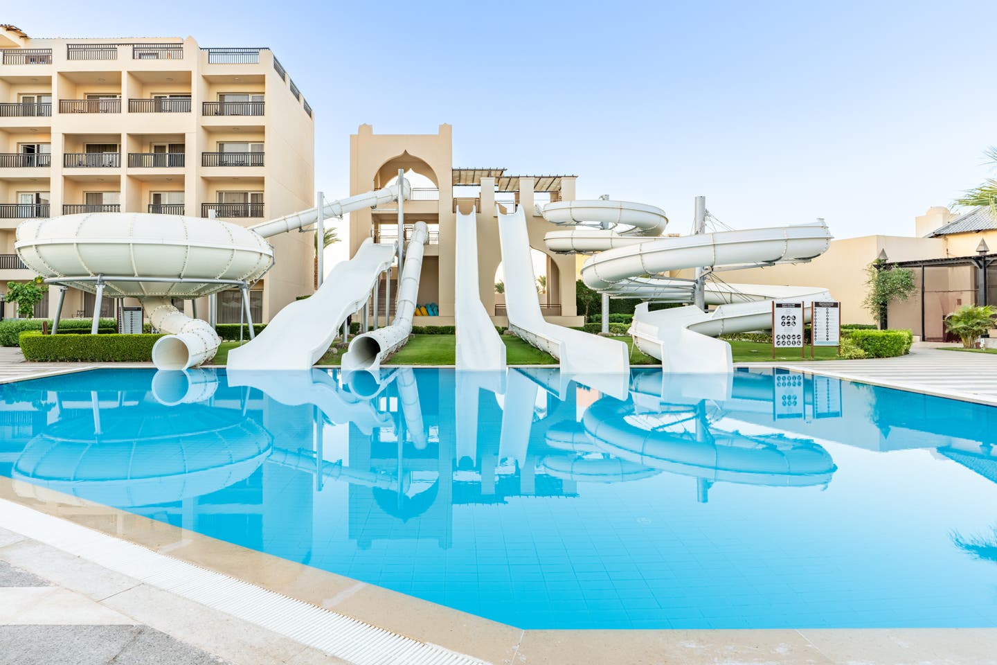Wasserrutschen in der Poolanlage