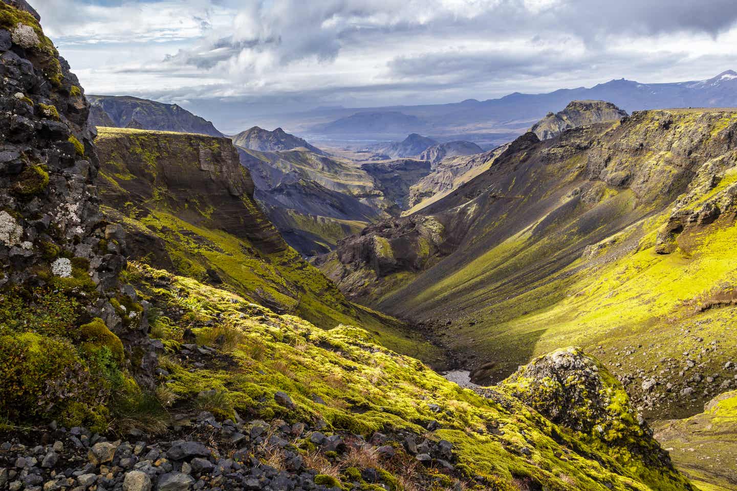 Wandern im Juli: Island Tal bei Fimmvorduhals