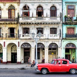 kuba-oldtimer-havanna-strassenszene-g-517197127.jpg