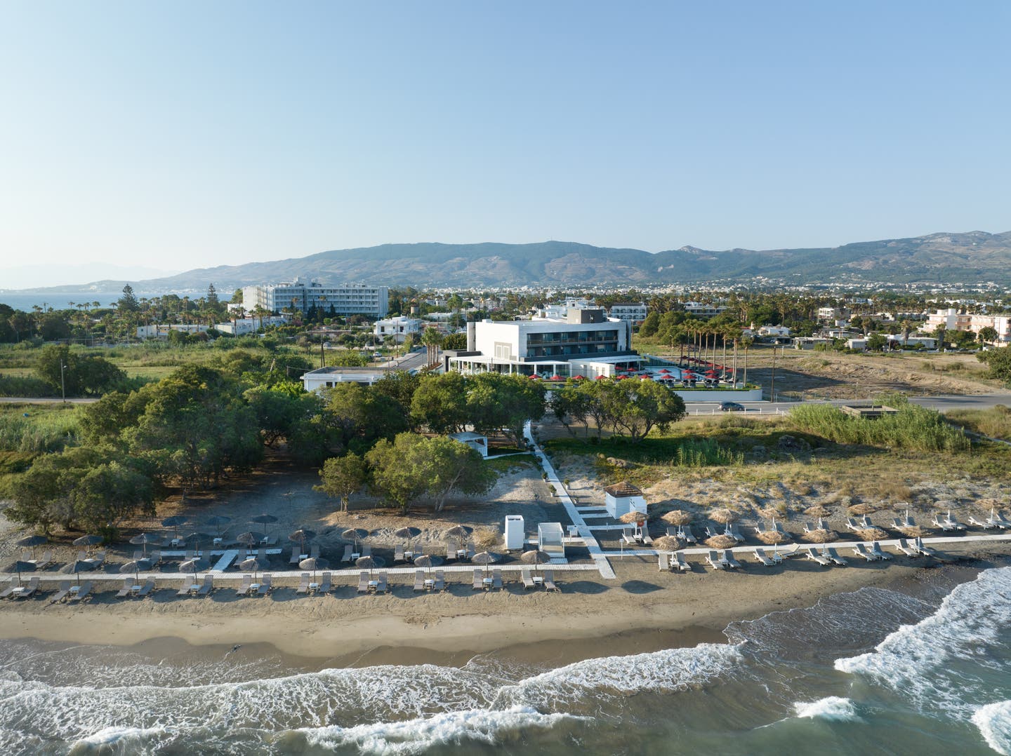 Ansicht der Landschaft und des Hotels von oben