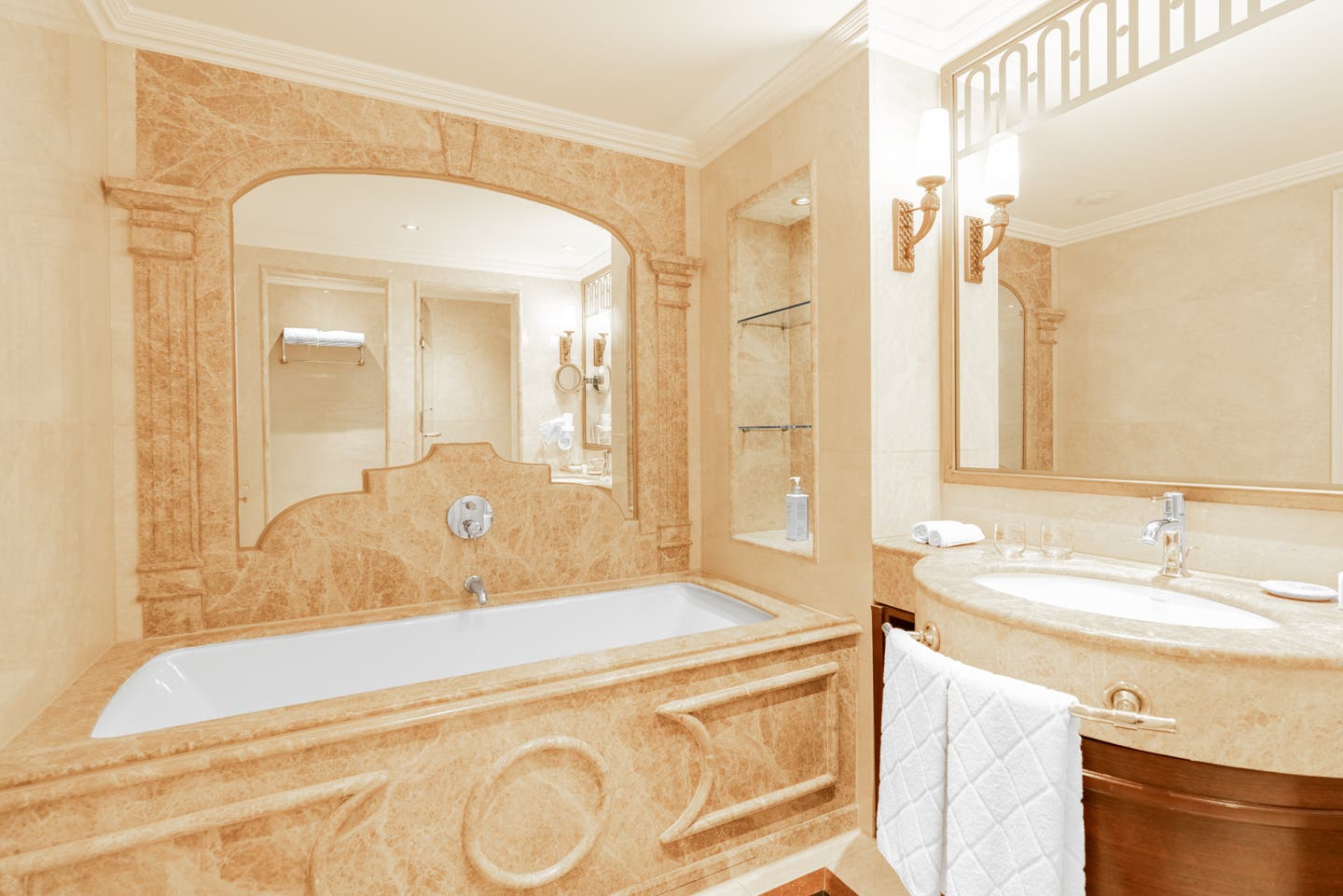 Luxuriöses Bad in einer Suite Deluxe