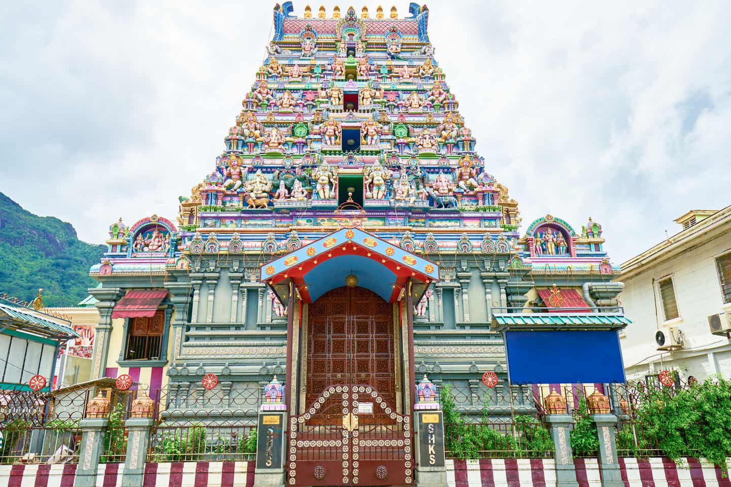 Seychellen-Sehenswürdigkeit: Außenansicht des Mihu Navasakthi Vinayagar Tempels 