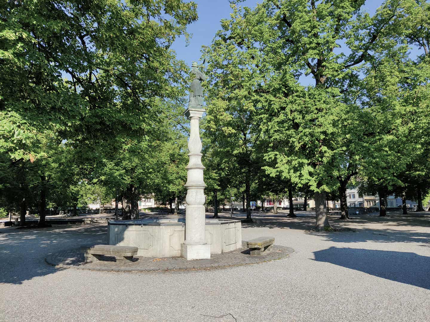 Zürich Sehenswürdigkeiten: Touristischer Platz in Zürich mit Brunnen