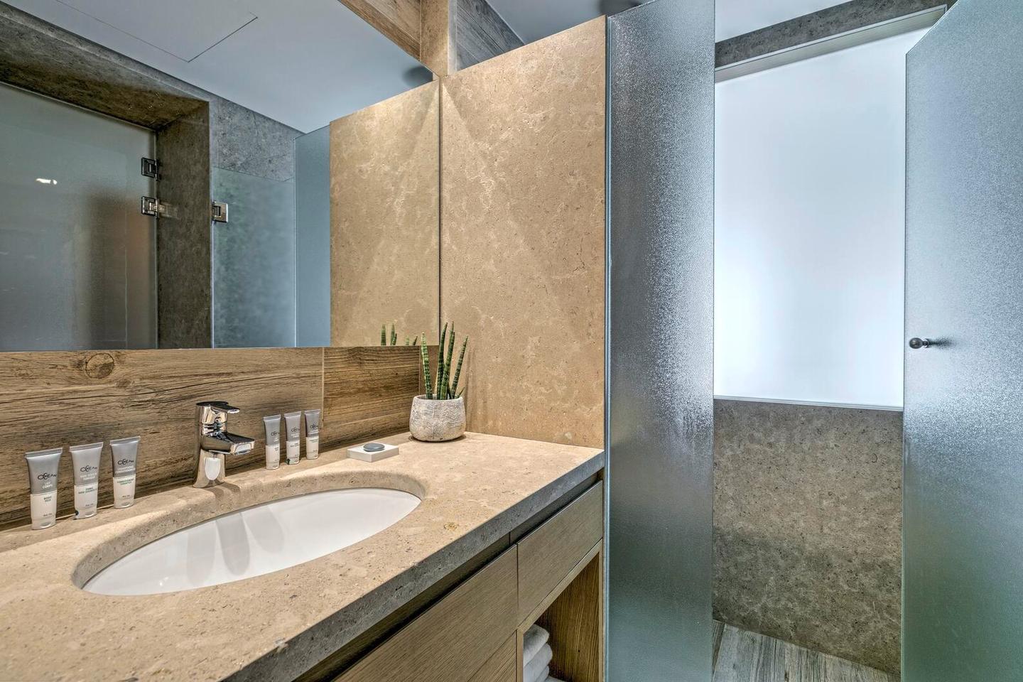 Badbeispiel Doppelzimmer Courtyard