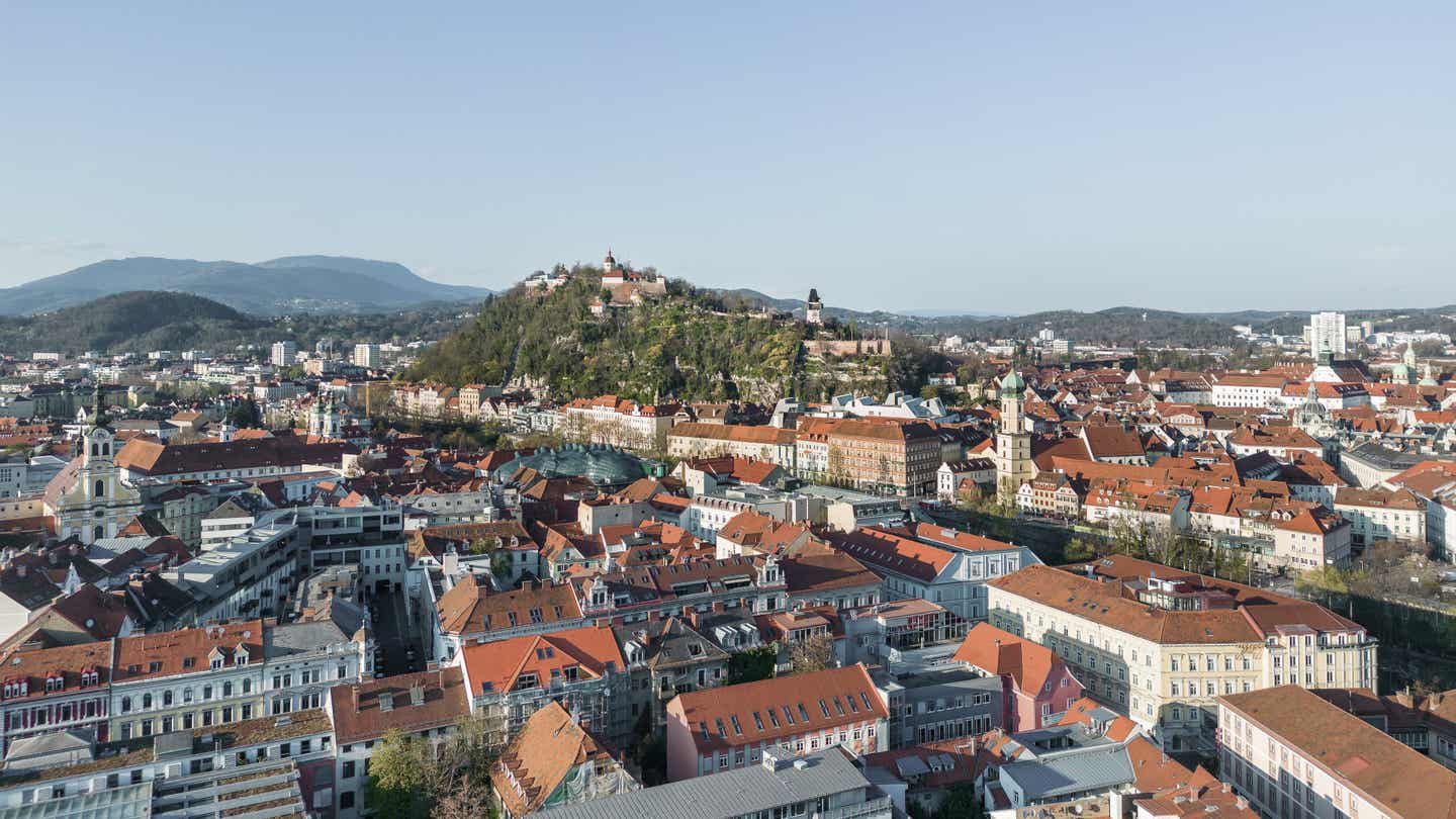 Steiermark Urlaub mit DERTOUR. Panoramablick über Graz