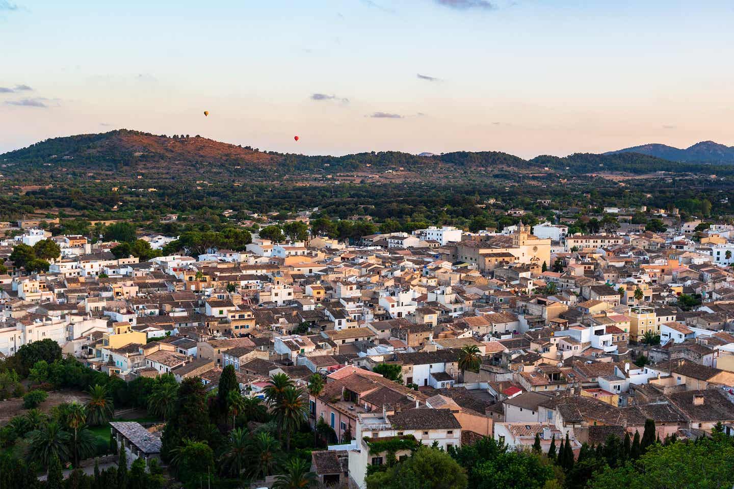 Panoramaaussicht vom Turm der San Salvador-Kirche in Arta