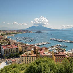 italien-neapel-posillipo-huegel-golf-vesuv-g-1360229037.jpg