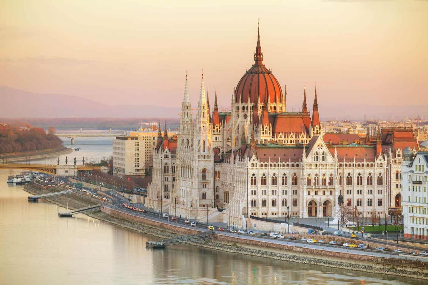 Prachtvolles Parlament in Budapest