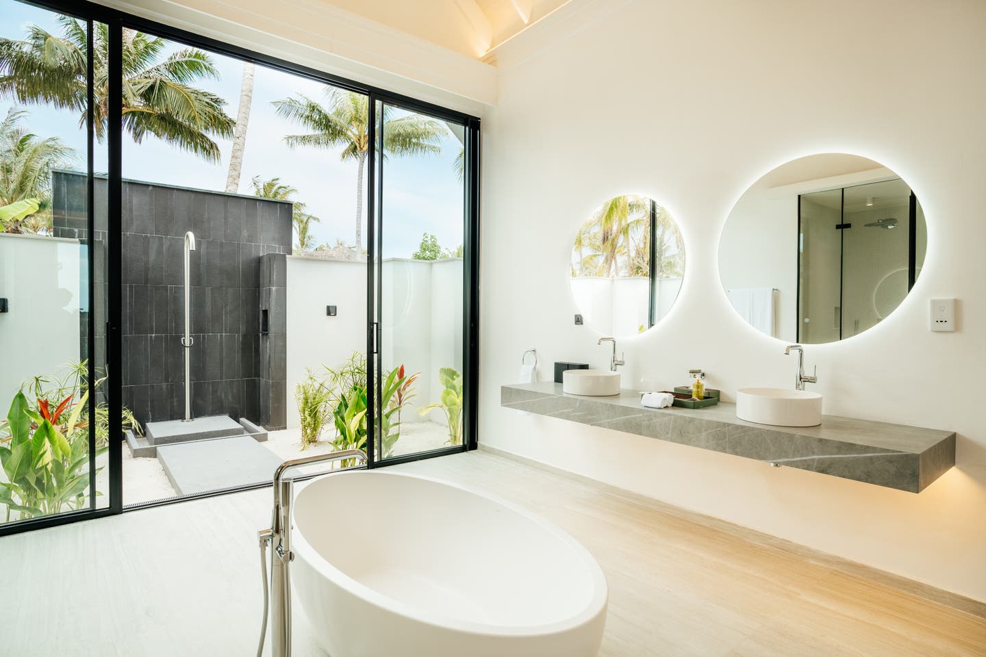 Wannenbad in einer Beach Pool Villa