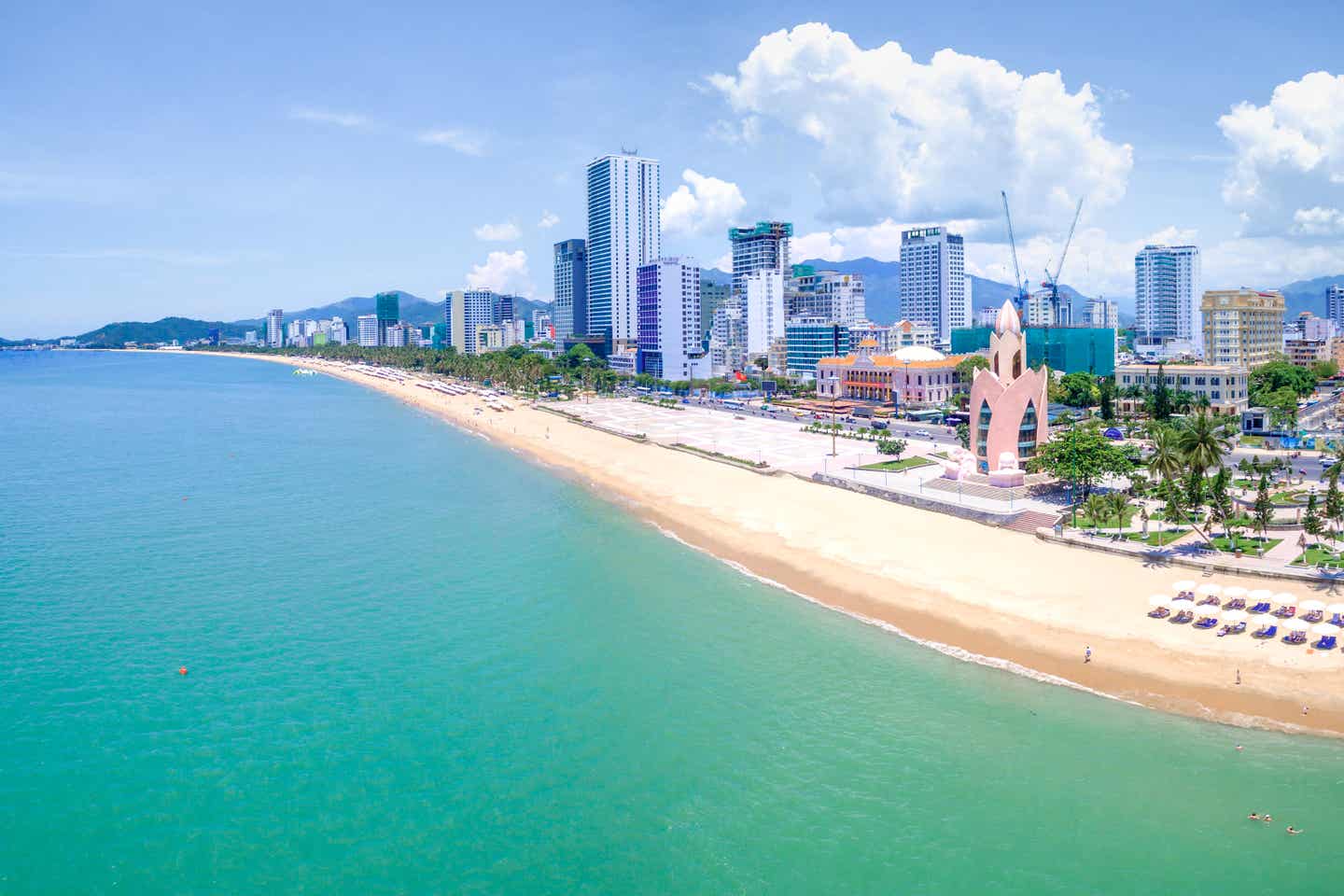 Vietnam Strände: Panoramablick auf Strand von Nha Trang