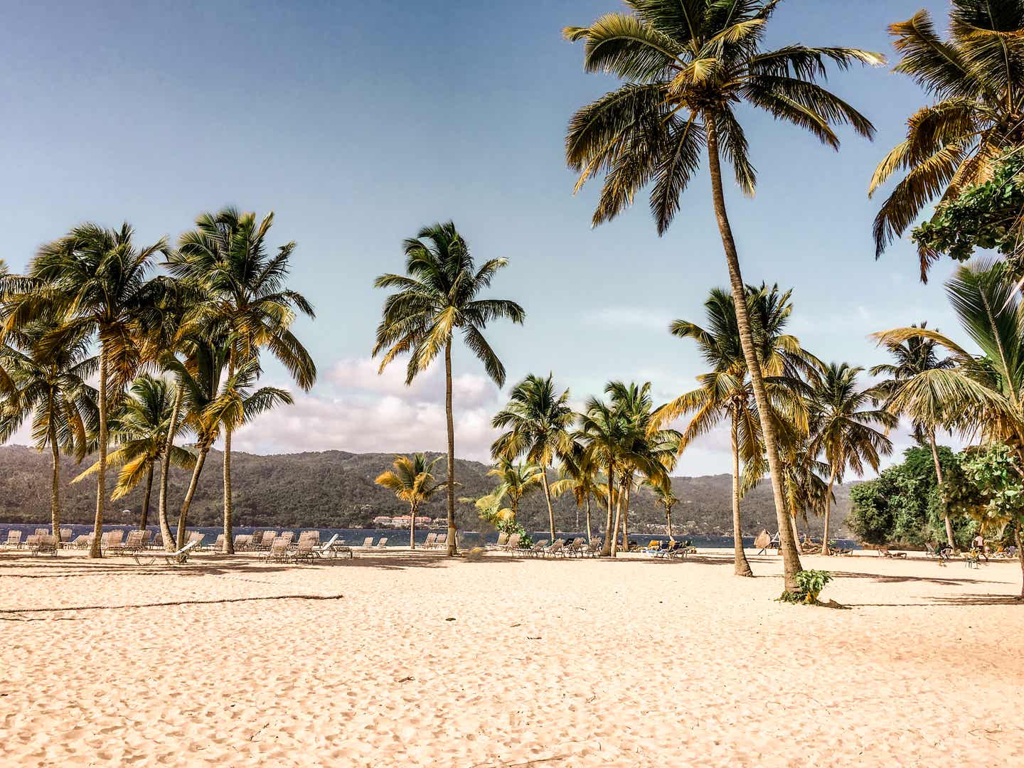 Last Minute Angebote online buchen: Strand auf den Malediven