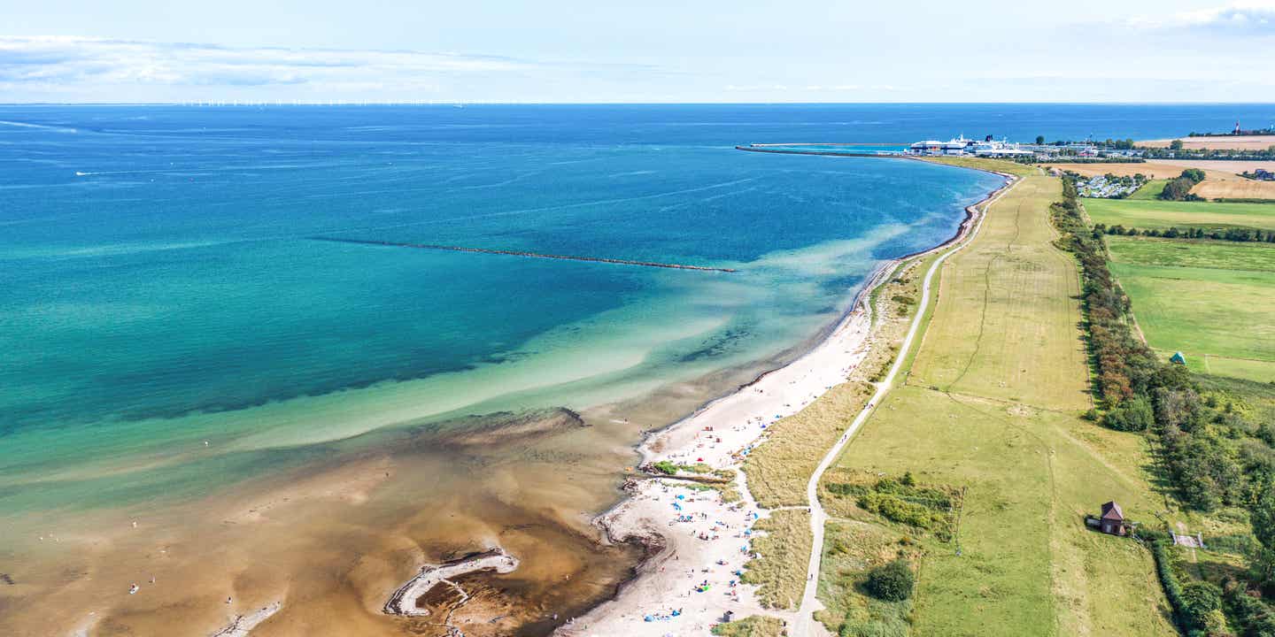 Das Naturschutzgebiet Grüner Brink auf Fehmarn aus der Vogelperspektive