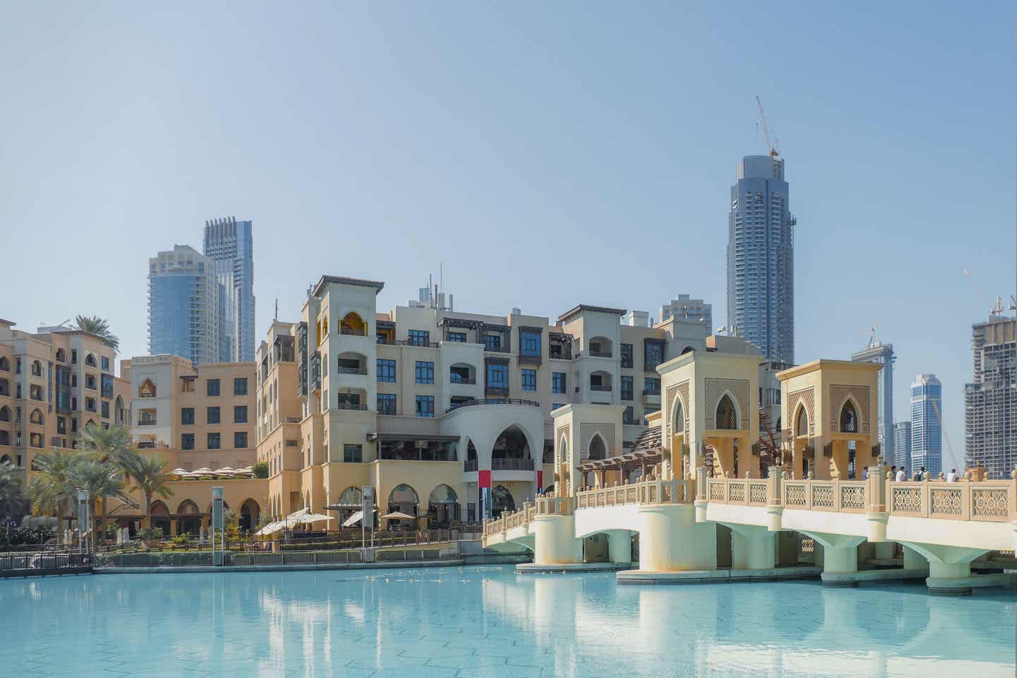 Blick auf die Brücke vor der Dubai Mall