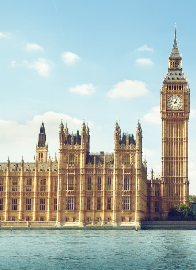 Städtereisen: auf ins urbane Abenteuer! England London Big Ben Turm bei Sonnenschein