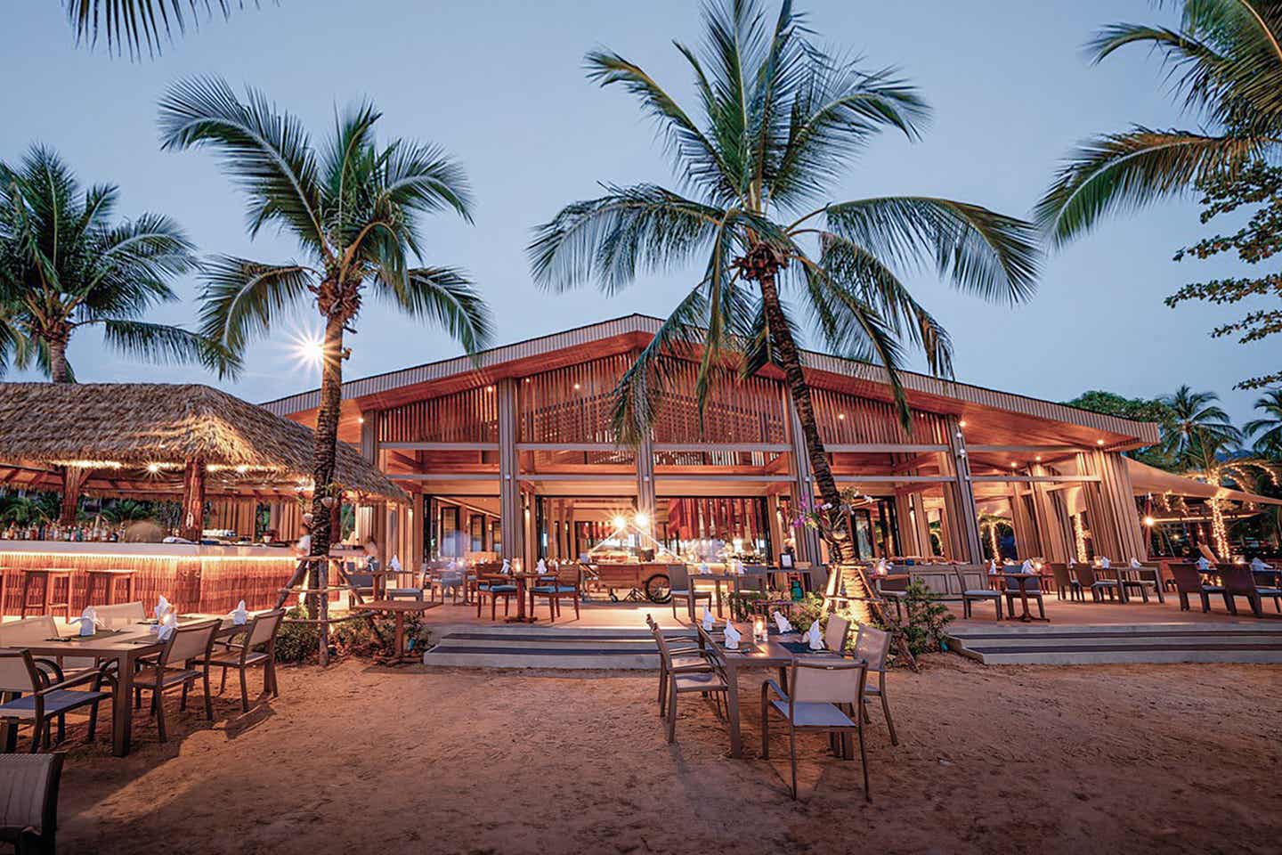 Restaurant im Außenbereich des La Flora Khao Lak, Thailand 