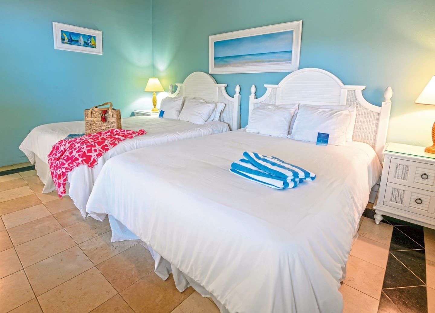 Wohnbeispiel Two Bedroom Beachfront Bungalow