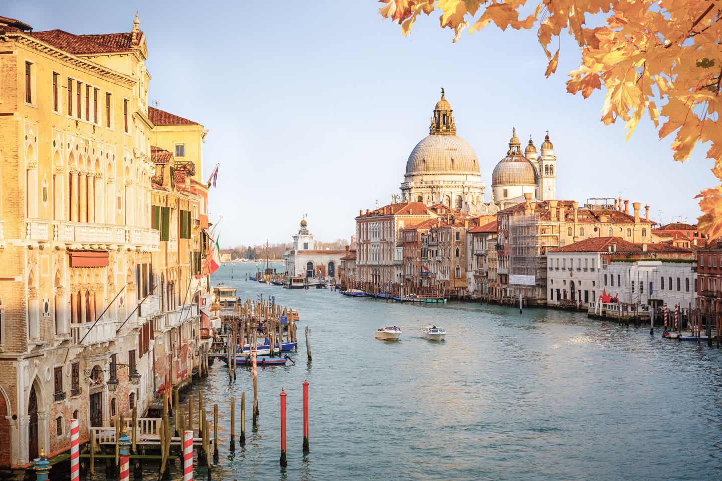 Städtetrip im November: sonniger Abend in Venedig