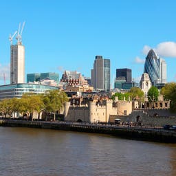 london-themse-uferdamm-t-177517218.jpg