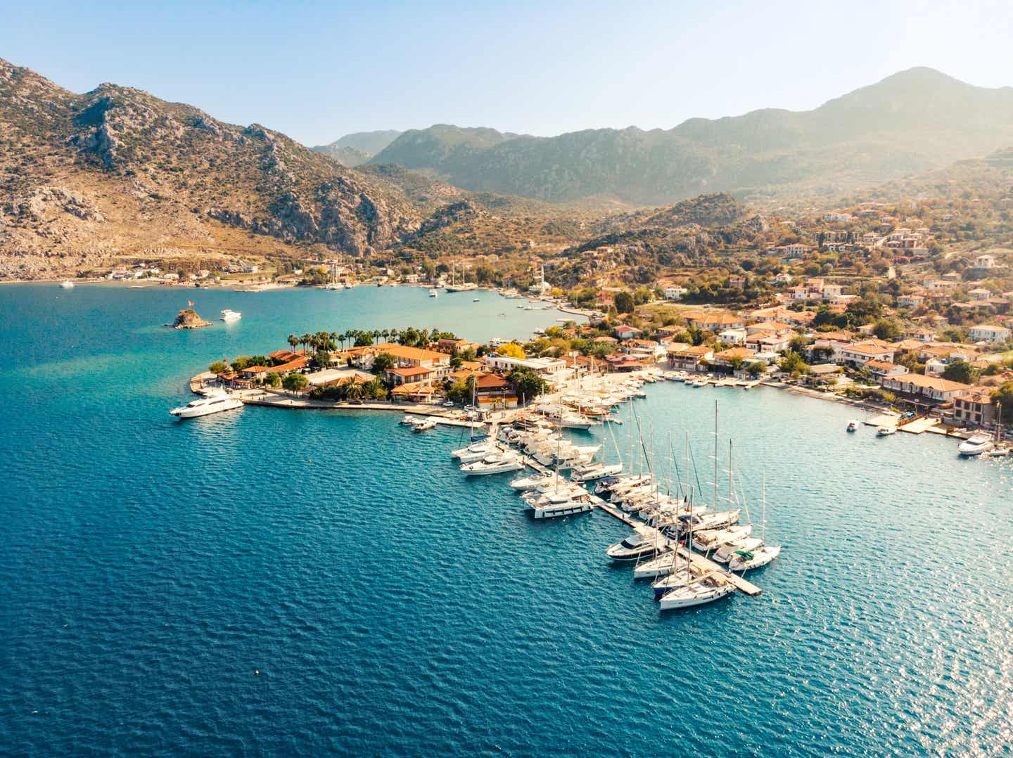 Türkei Hafen und Gebirge bei dem Küstenort Marmaris