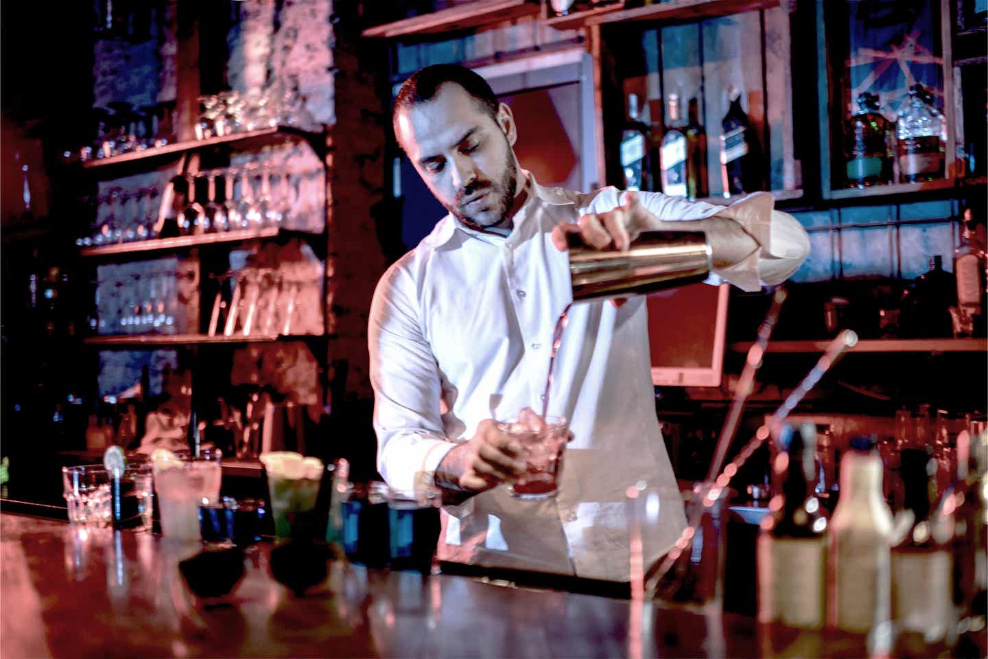 Dinner in Dubai – edle Cocktailbar mit Barkeeper