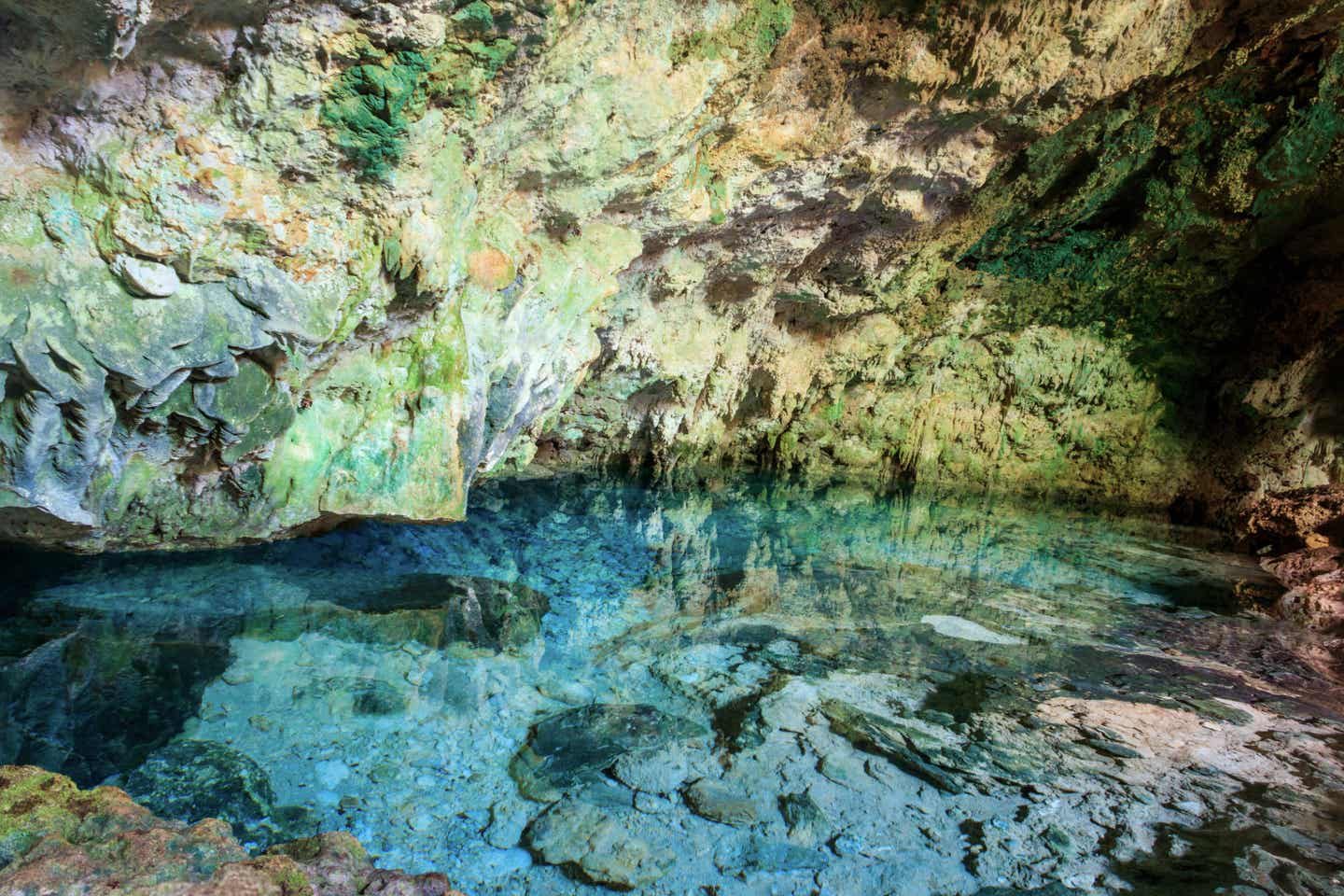 Sanisbar Geheimtipps: Kuza-Höhle mit Stalagmiten und Stalagmiten 