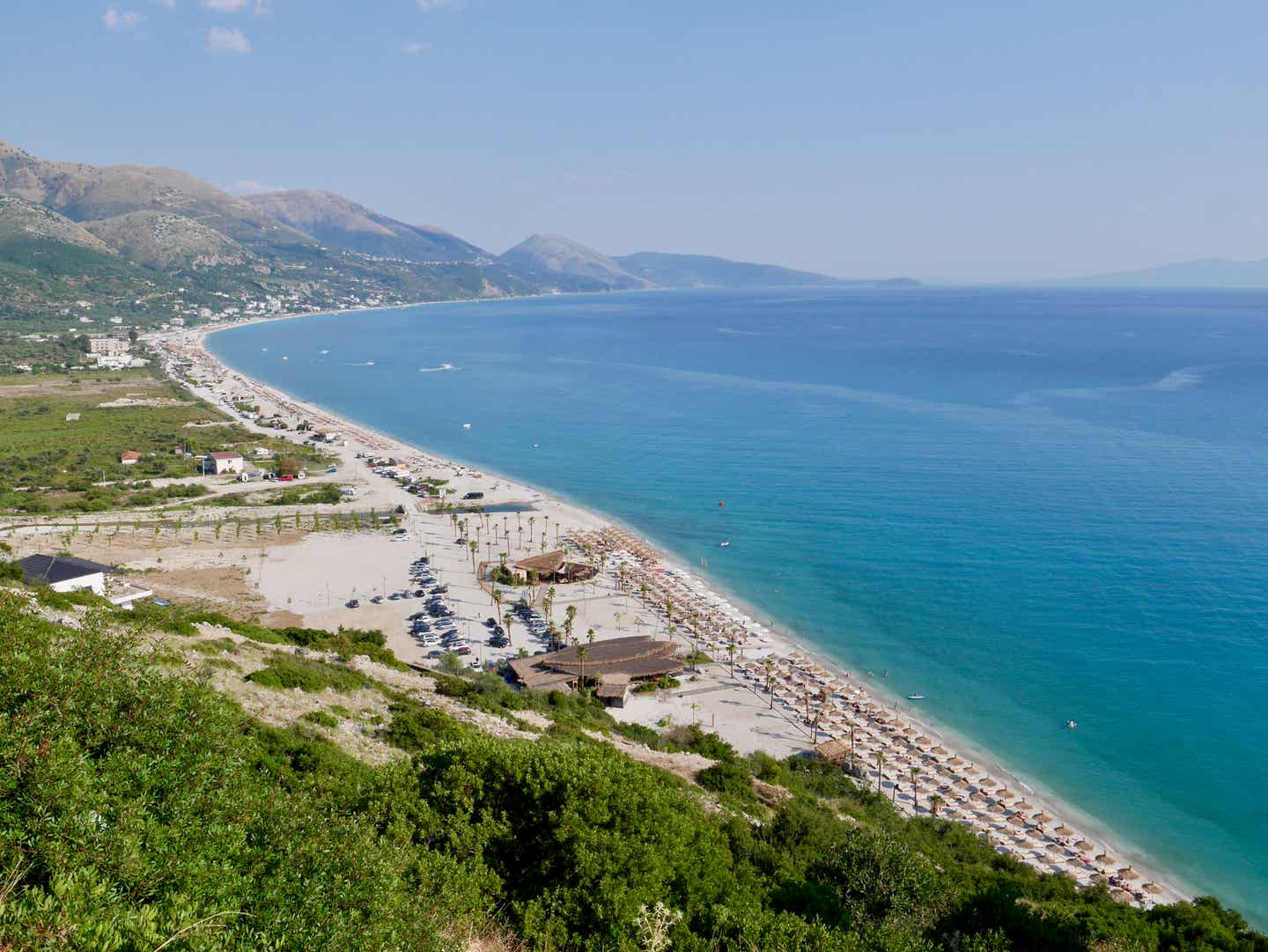 Schöner Blick auf Dhermi-Strand in Albanien