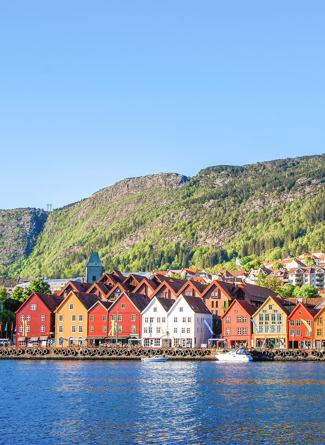 Norwegen Urlaub Norwegen Urlaub mit DERTOUR. Berglandschaft bei Sonnenschein