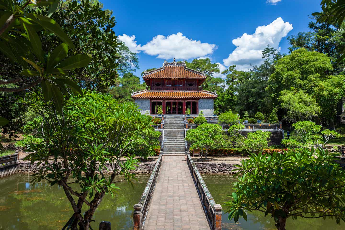 Unterwegs auf Fernreisen im Juni: Vietnam und die Tempel und Gräber