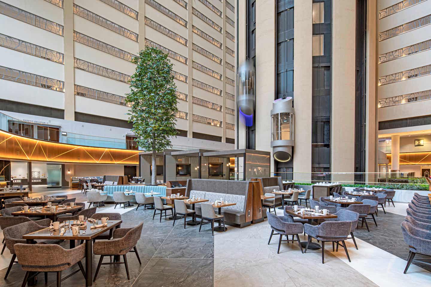 New York Marriott Marquis mit bequemen Loungesesseln