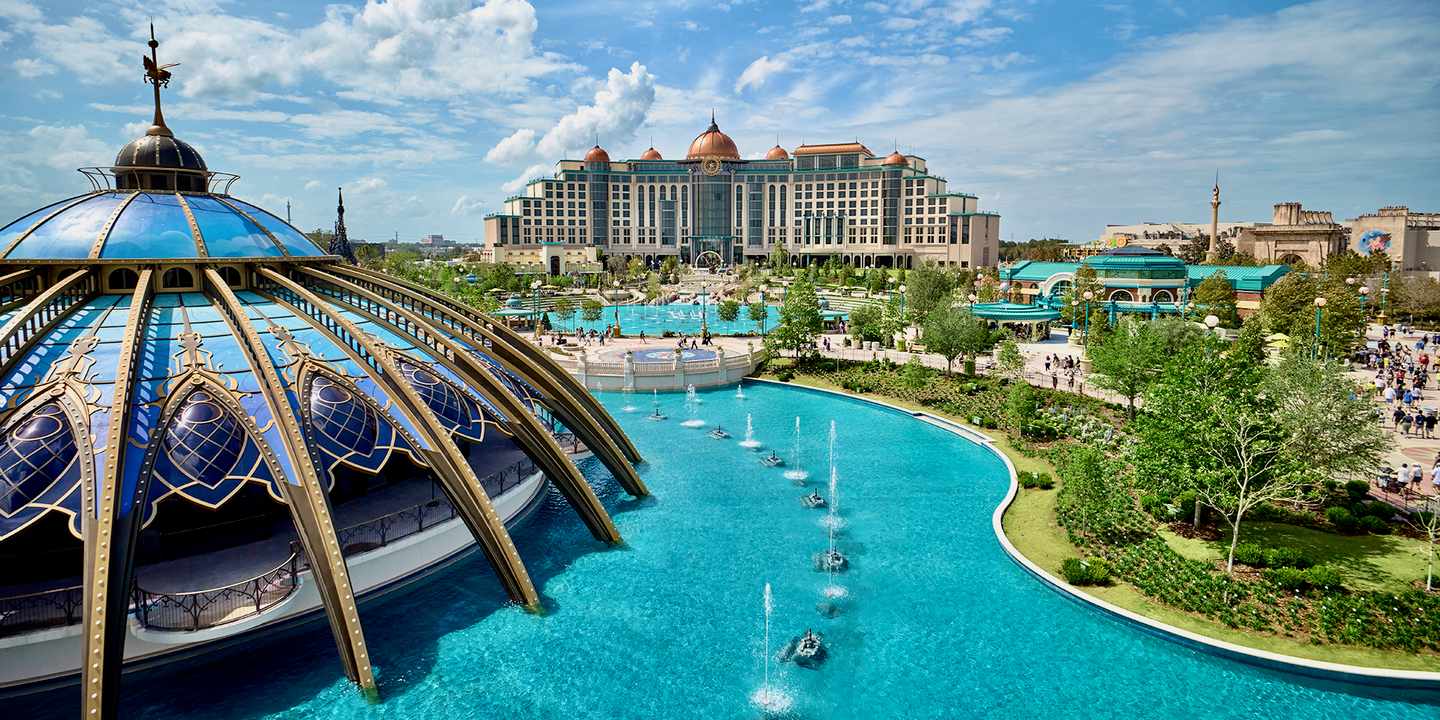 Blick auf den Themenpark Universal EPIC Universe im Universal Orlando Resort