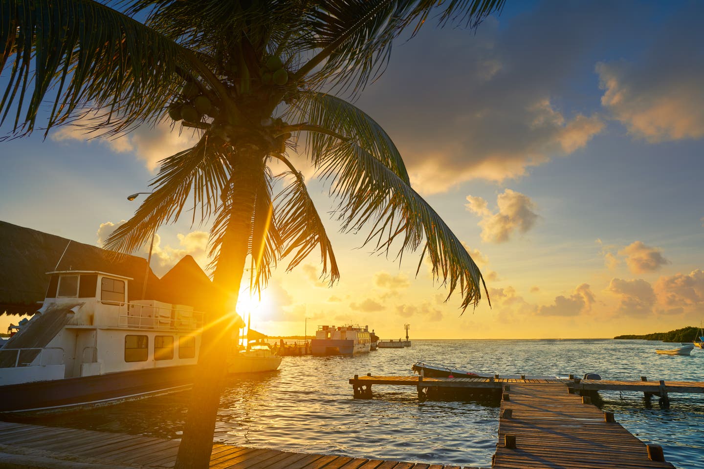 Sonnenuntergangsstimmung am Hafen von Holbox