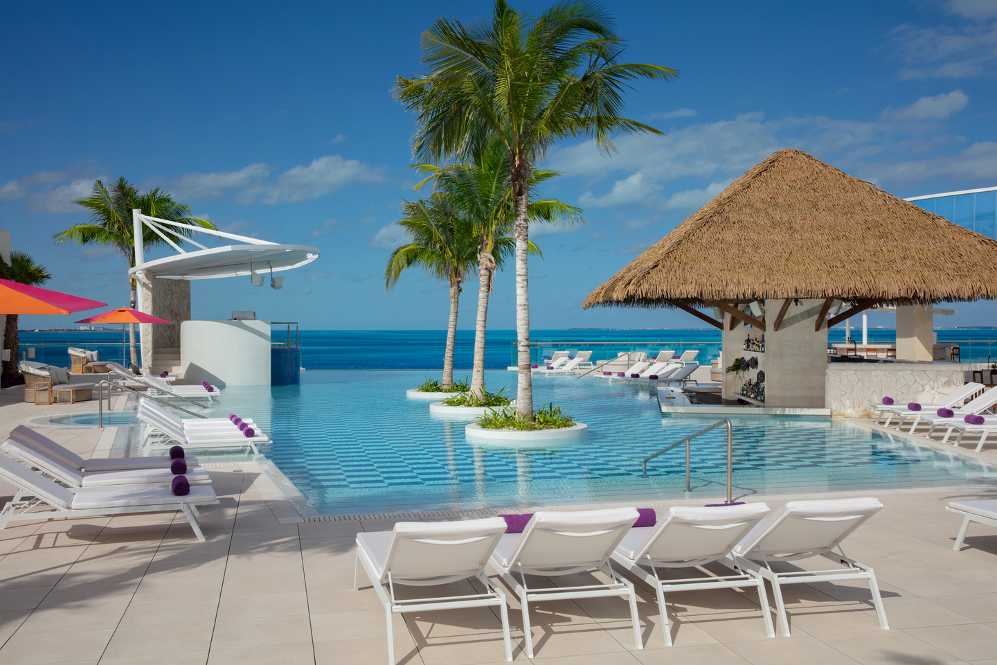 Breathless Cancun Pool mit Blick aufs Meer
