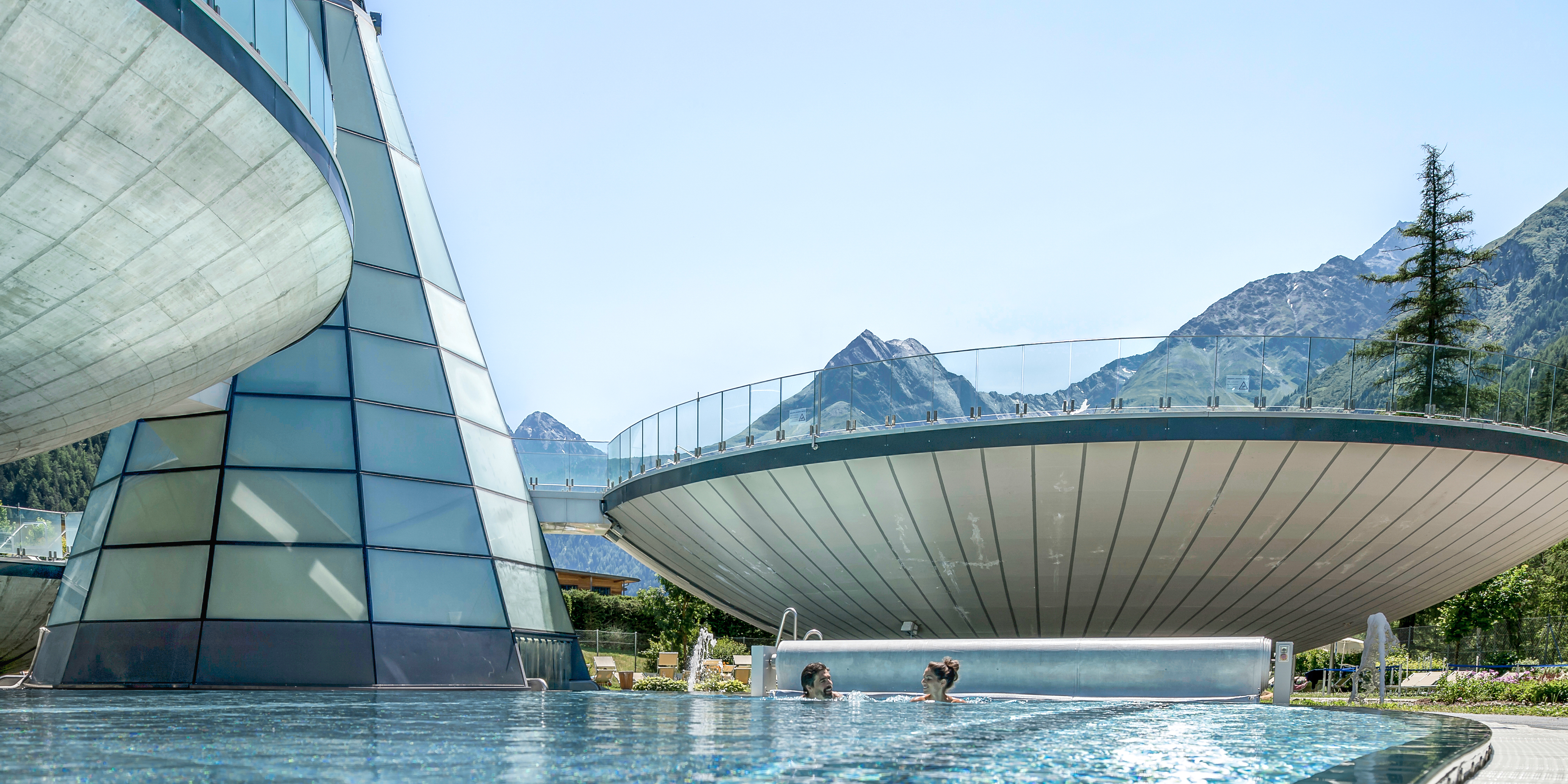 oesterreich-steiermark-bad-mittendorf-aldiana-club-salzkammergut-wellnesspool-bergblick-wellnessurlaub-DER1390629.jpg