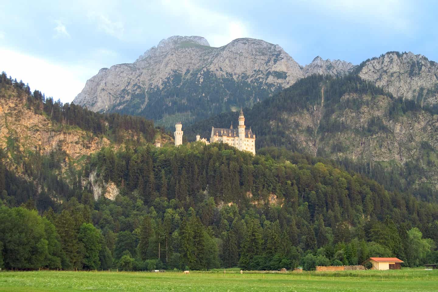 Sehenswürdigkeiten im Allgäu: Schloss Neuschwanstein am Abend