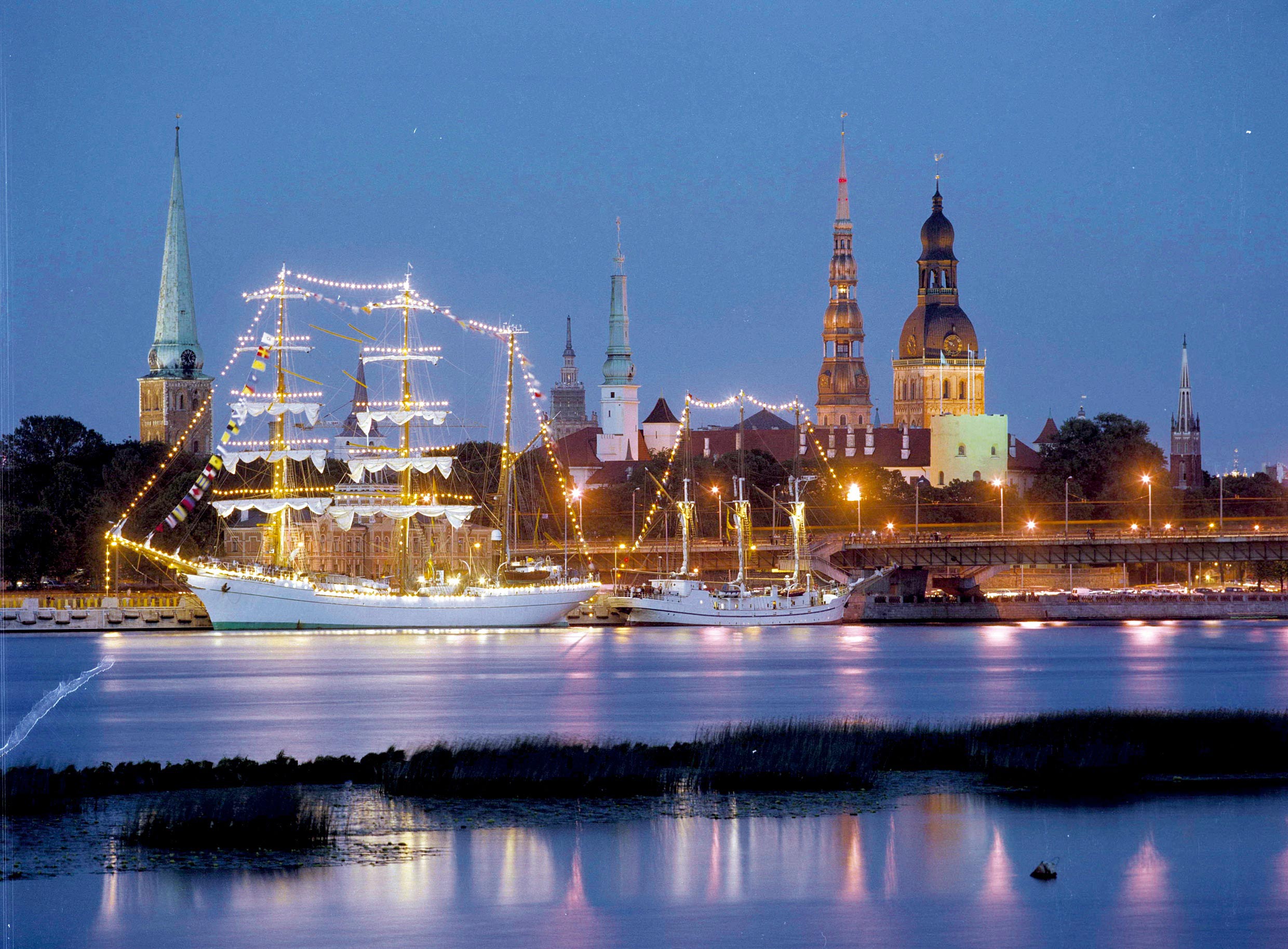 Riga bei Nacht