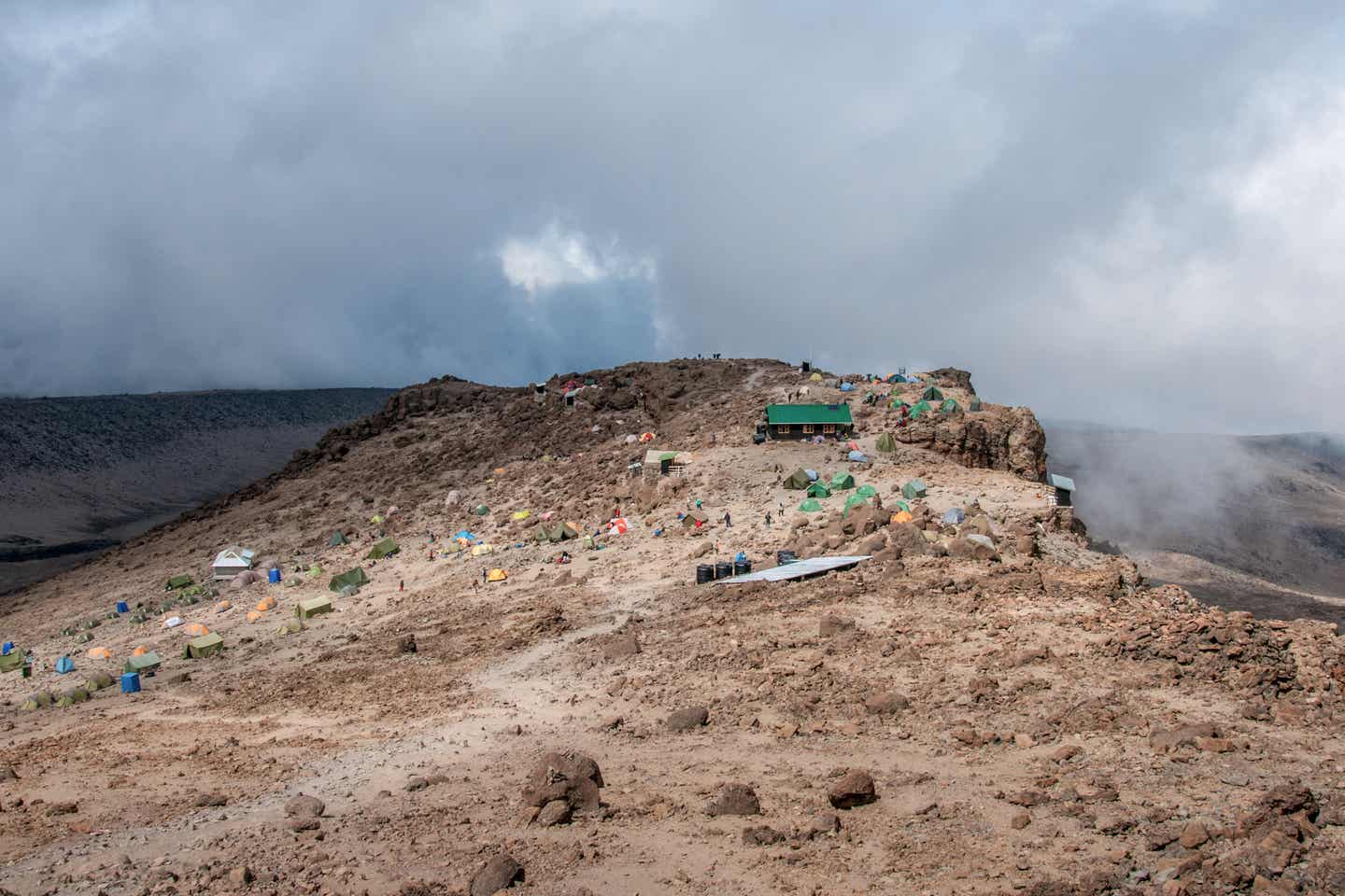 Der Campingplatz in Barafu vor dem Gipfelversuch am Kilimandscharo