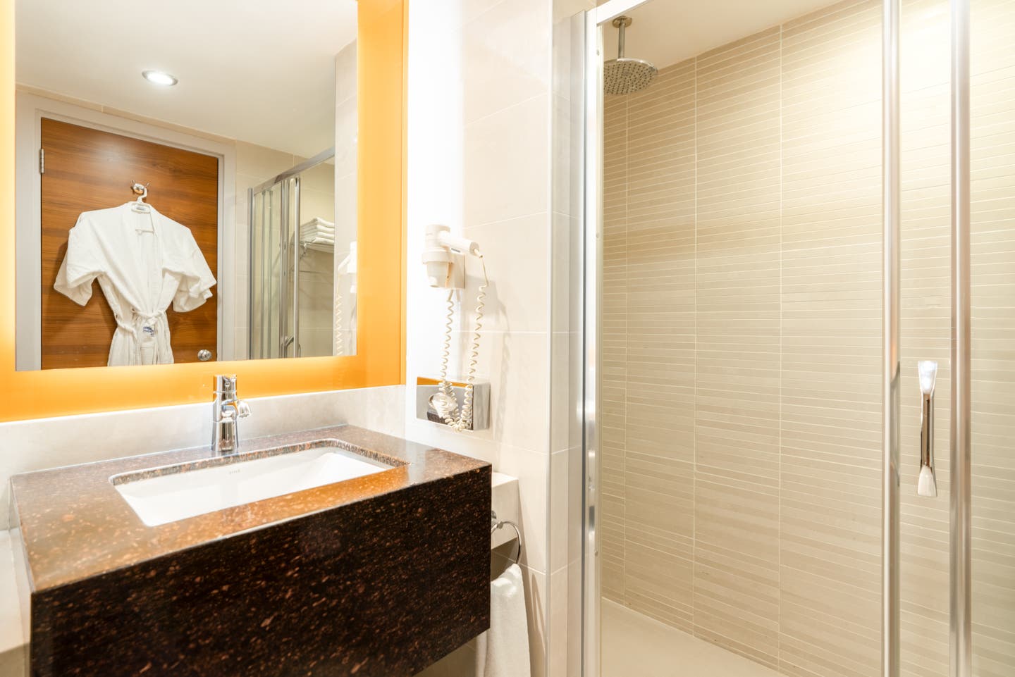 Badezimmer des Doppelzimmers Superior Meerseite