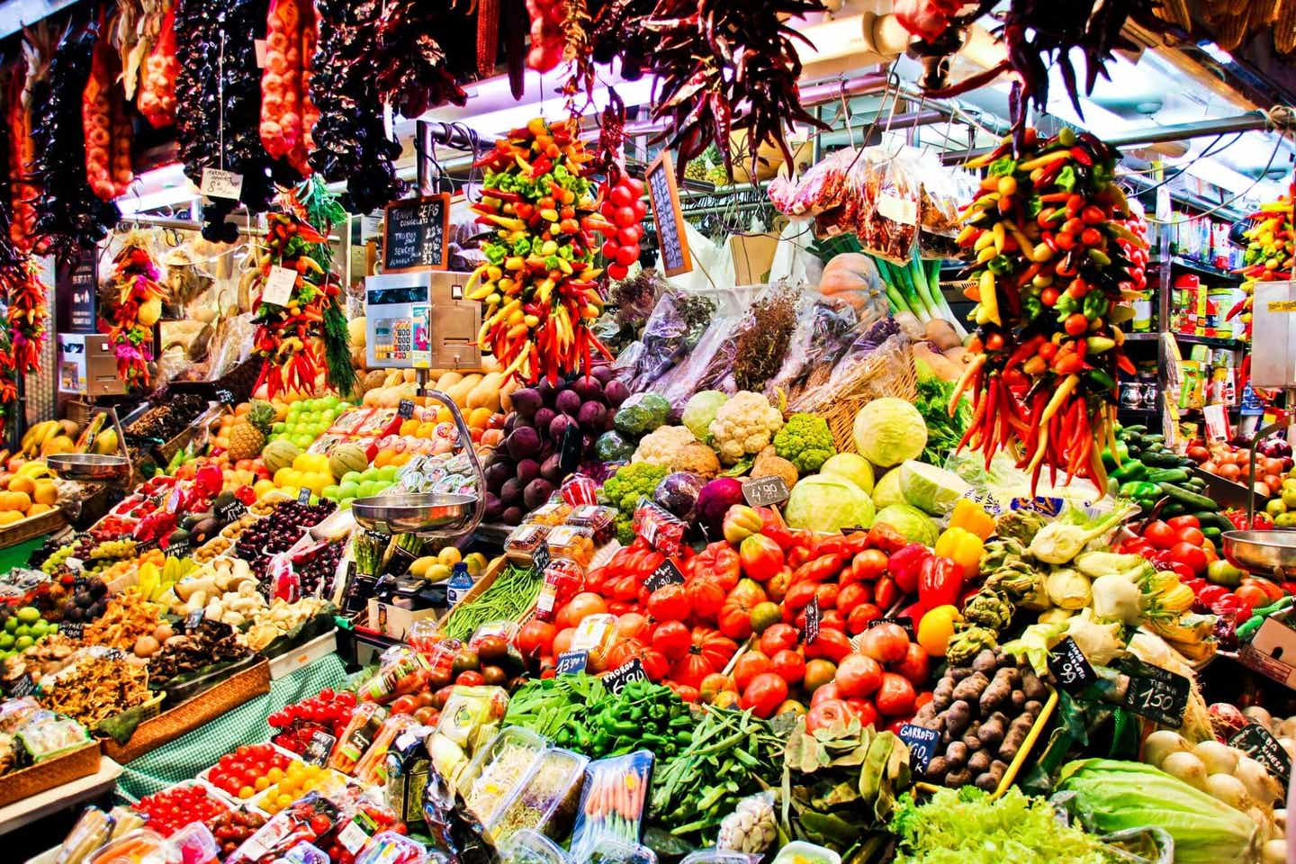 Essen in Barcelona: Obst und Gemüse auf dem Markt